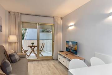 Vacation Apartment for 4 Guests in Tossa de Mar, Costa Brava, Picture 2