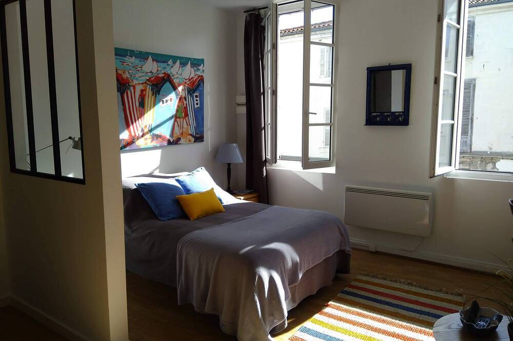 Apartamento entero, Estudio de 30 m² clasificado 2 * centro completo de Rochefort in Rochefort, Region de Rochefort