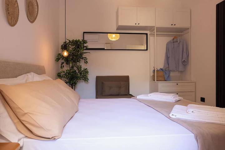 Tusa Bay. Enjoy the sun and sea at 1Br House a few Steps Away From the Beach in Castel di Tusa, Tusa