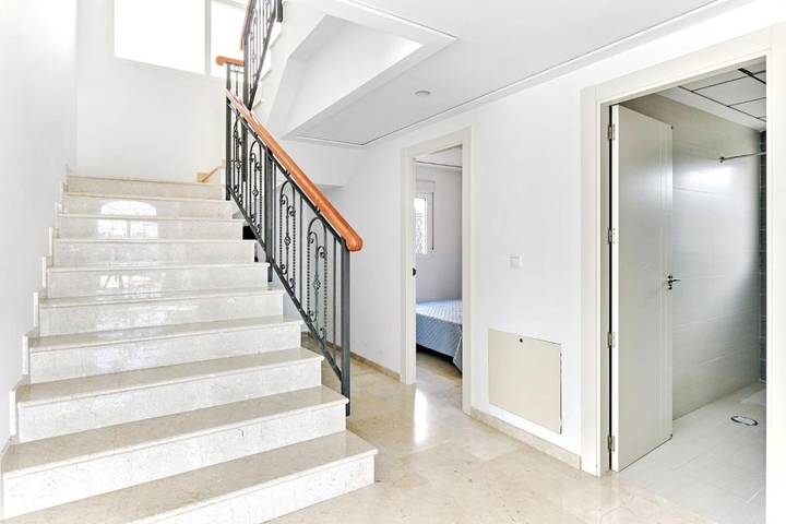 Casa rural para 8 personas, con Balcón y Terraza además de Jardín y Piscina en Elda - 4
