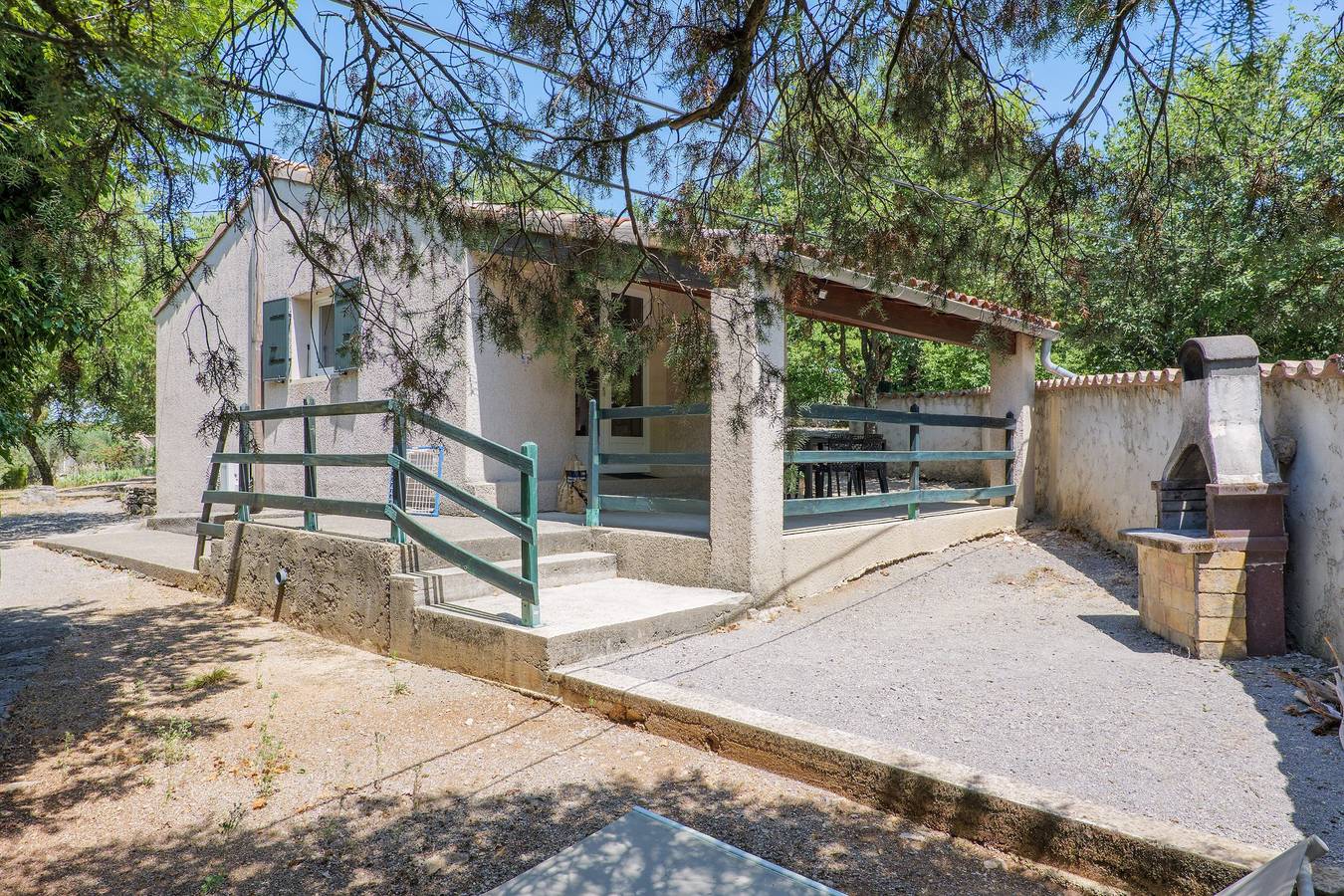Gîte Noisetier – Feriendorf mit Pools, Tennis und Gruppenoptionen in Joyeuse, Ardèche