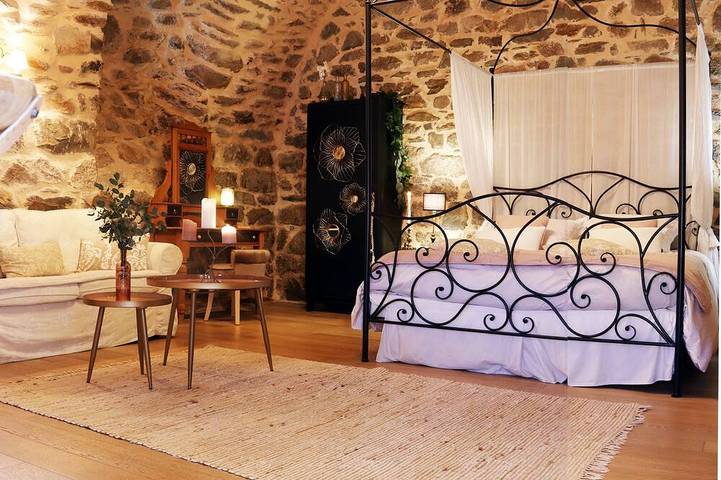 Gîte pour 2 personnes, avec terrasse ainsi que jardin et piscine