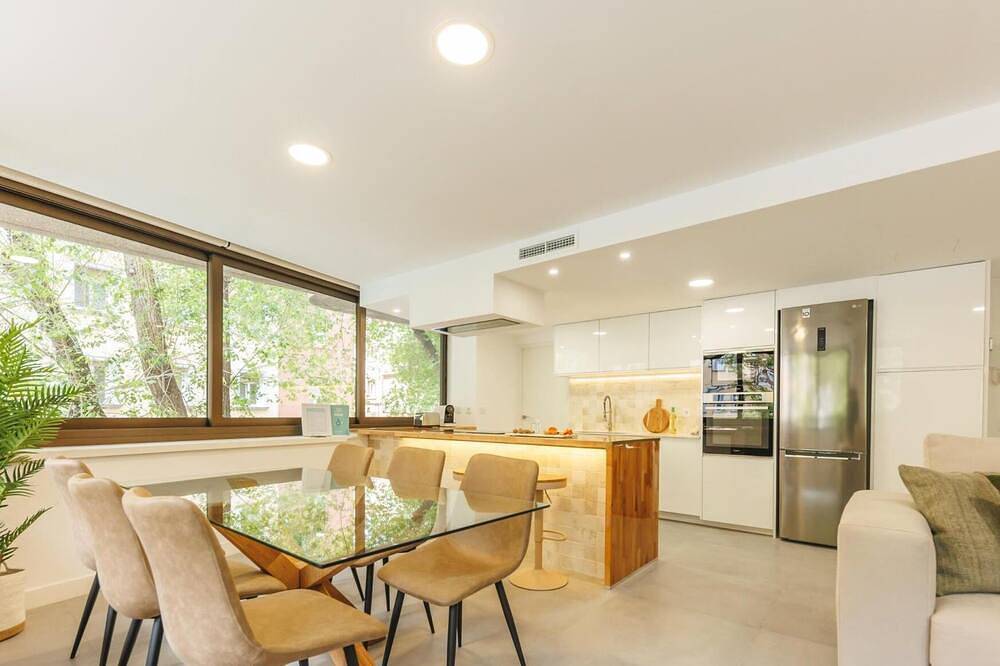 Entire apartment, Turbau Entresol A - Holiday Apartment Rental Girona | Bravissimo in Girona, Gironès