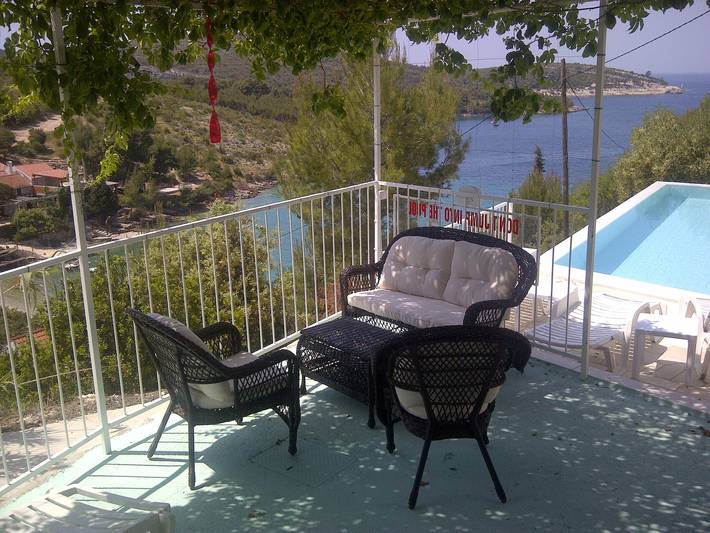 Casa vacanza per 14 persone, con piscina e balcone/terrazza sull' Isola di Lesina