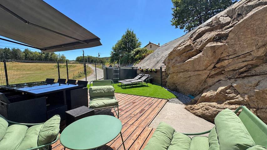 Gîte pour 10 personnes, avec Terrasse et Piscine à Compreignac - 3
