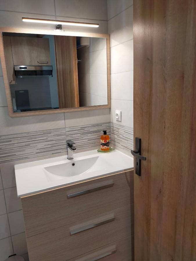 Location de vacances pour 8 personnes, avec jardin ainsi que piscine et jacuzzi à Veyrignac - 2