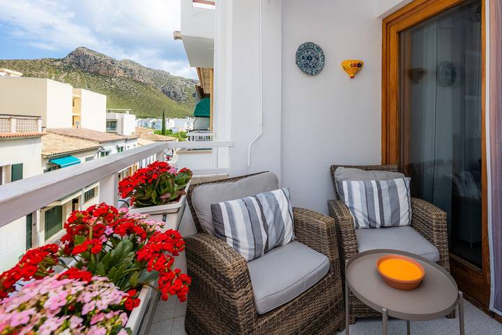 Geheel appartement, Appartement 'Formentor Gloria' met uitzicht op de bergen, Wi-Fi & Terras in Port de Pollença, Pollença