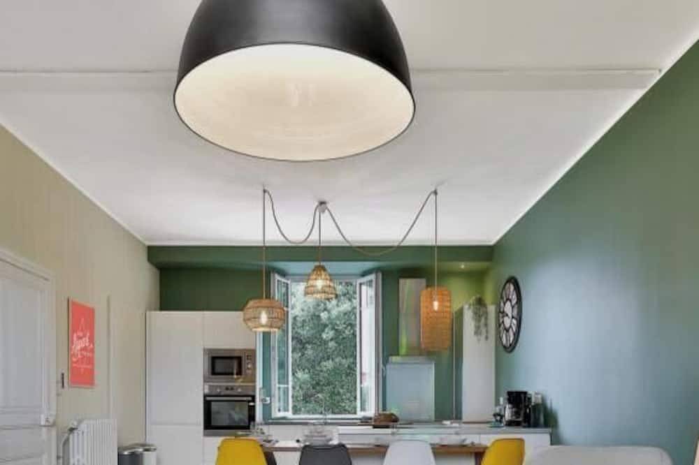Entire apartment, Large T4 Chic & Spacious - 3 bedrooms - 3 Bathrooms - Center & Voie Verte in Périgueux, Périgord Blanc