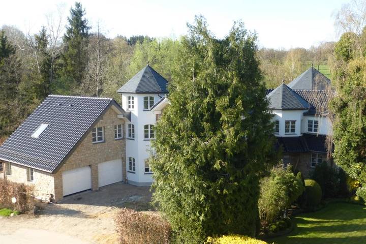 Ferienhaus für 11 Personen, mit Balkon und Terrasse sowie Garten und Ausblick in Roetgen