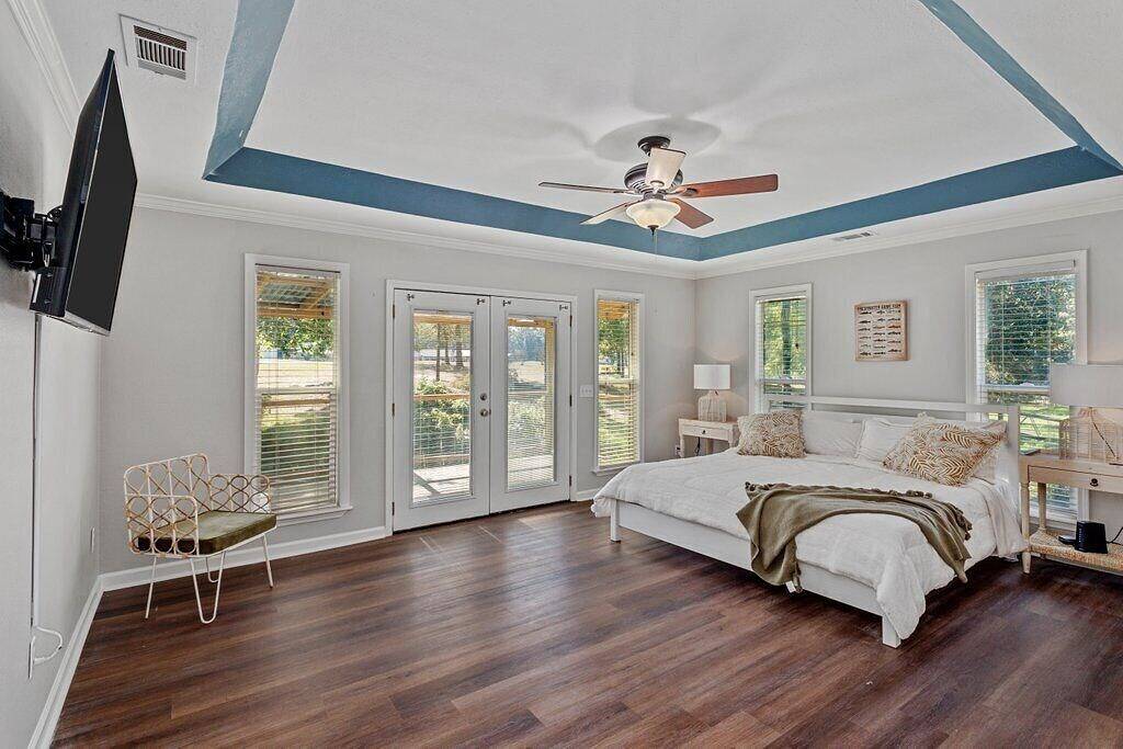 Runway Paradise: Relaxing getaway close to town in Zwolle (USA), Toledo Bend Reservoir