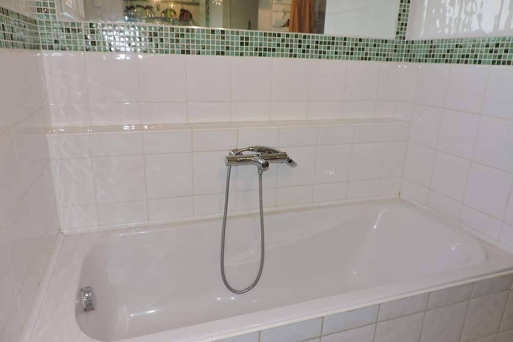 3 bedroom country house, swimming pool with fenced park in Lunan, Massif Central