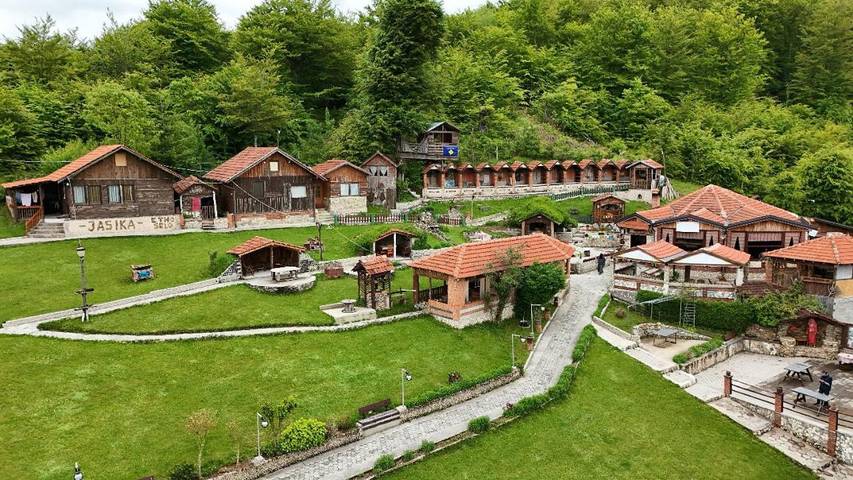 Ferienhaus für 4 Personen, mit Ausblick und Balkon in Kosovo