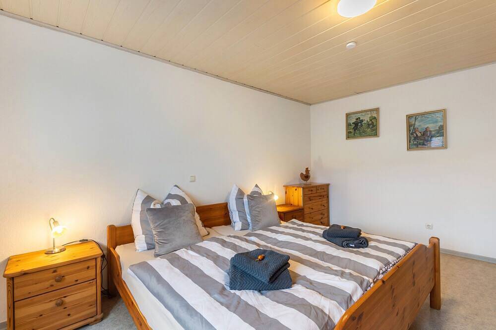 Ganze Wohnung, Ferienwohnung Schönhals mit privater Terrasse, privatem Garten und Wlan in Herbstein, Vogelsberg Region