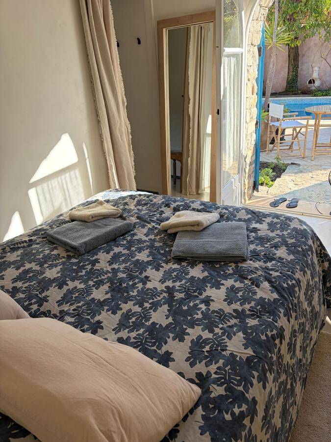 Chambre d’hôte pour 2 personnes, avec piscine ainsi que vue et jardin à la La Ciotat - 2