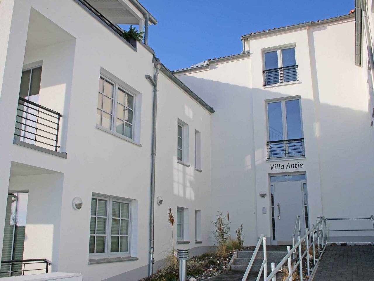 Ganze Ferienwohnung, P: Villa Antje Whg. 03 mit Terrasse - Villa Antje Whg. 03 mit Terrasse in Göhren, Rügen