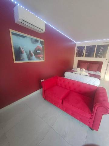 Gîte pour 2 personnes, avec jardin ainsi que jacuzzi et piscine à Meusnes