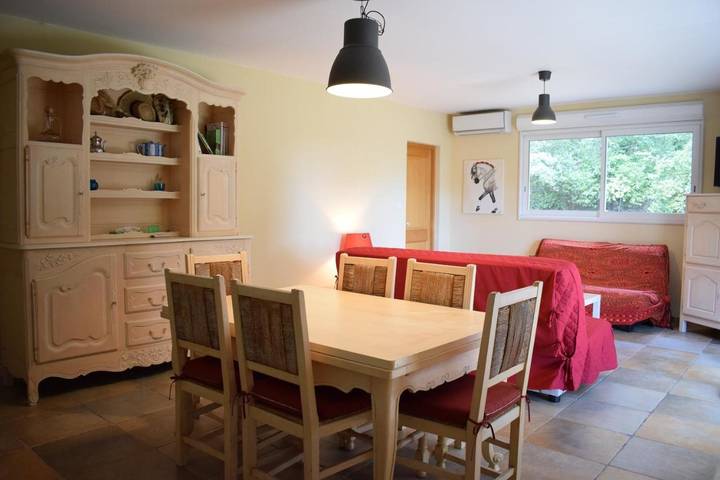 Location de vacances pour 6 personnes, avec sauna ainsi que vue et jardin à Lunel-Viel - 2