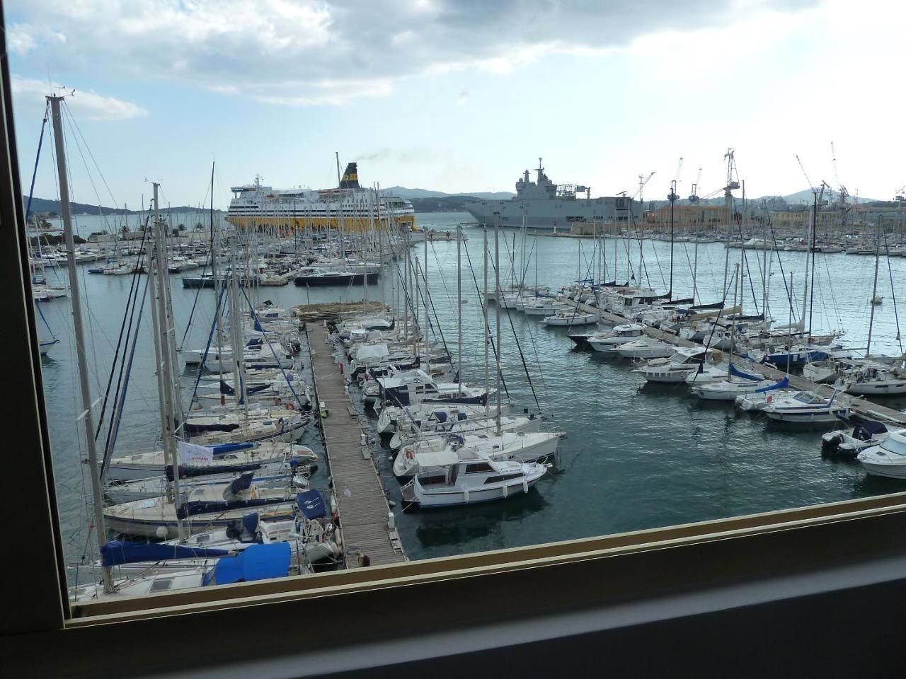 Appartement entier, Apartment with Sea View in Toulon, Côte méditerranéenne (France)