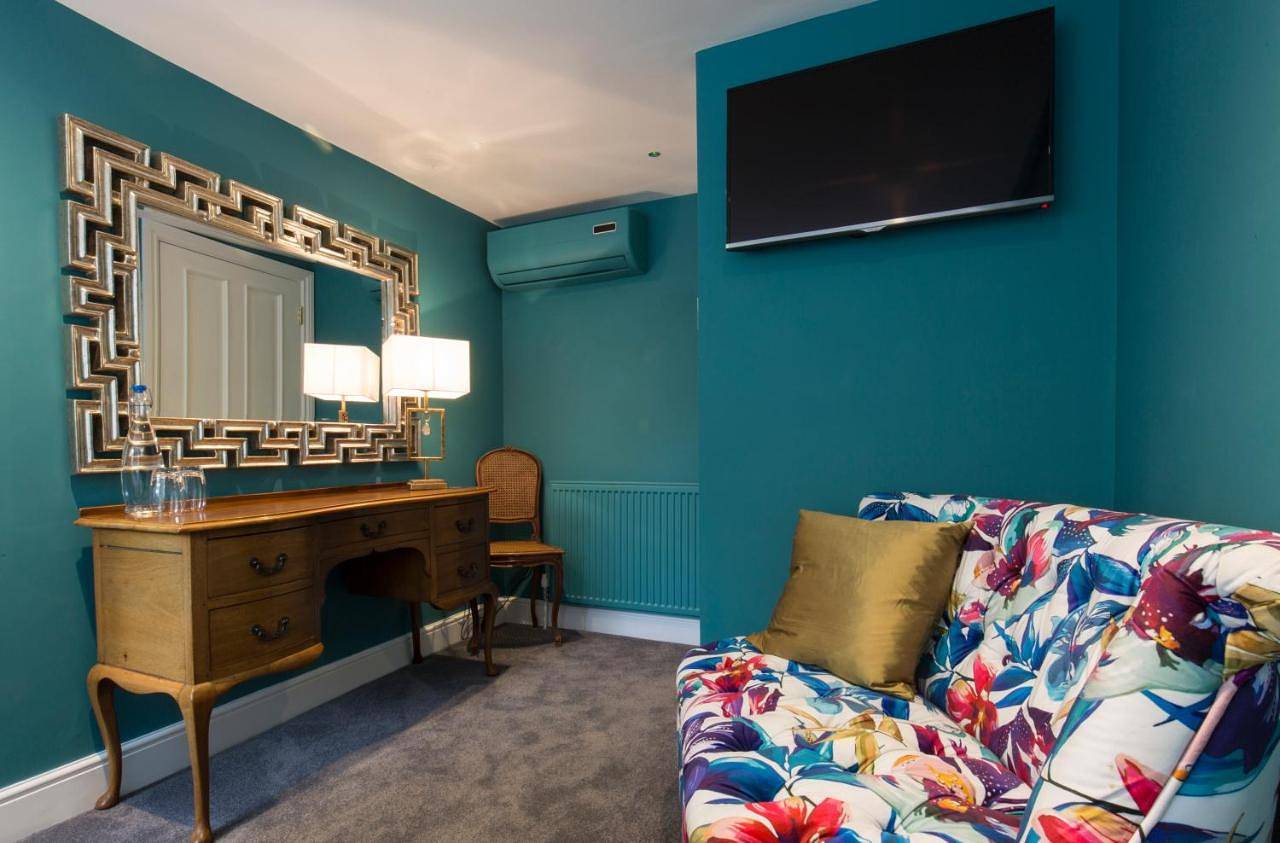 Large Superior King Room in Royal Tunbridge Wells, Kent