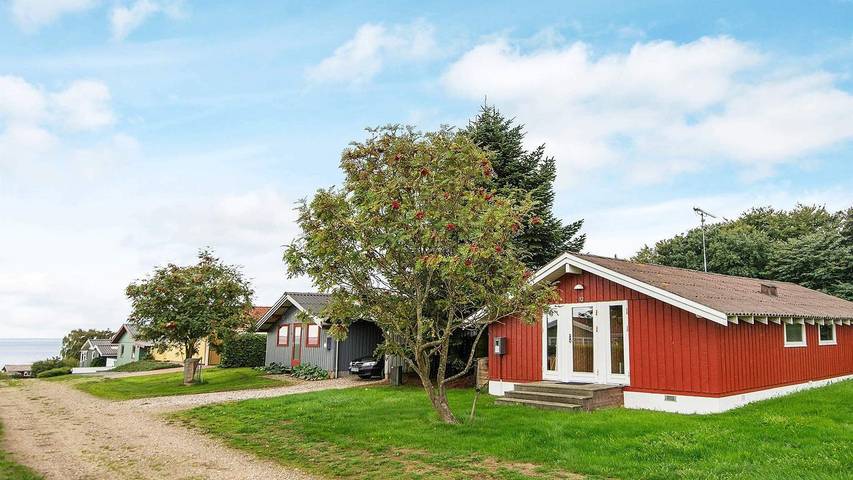Ferieudlejning for 6 personer, med have i Binderup Strand