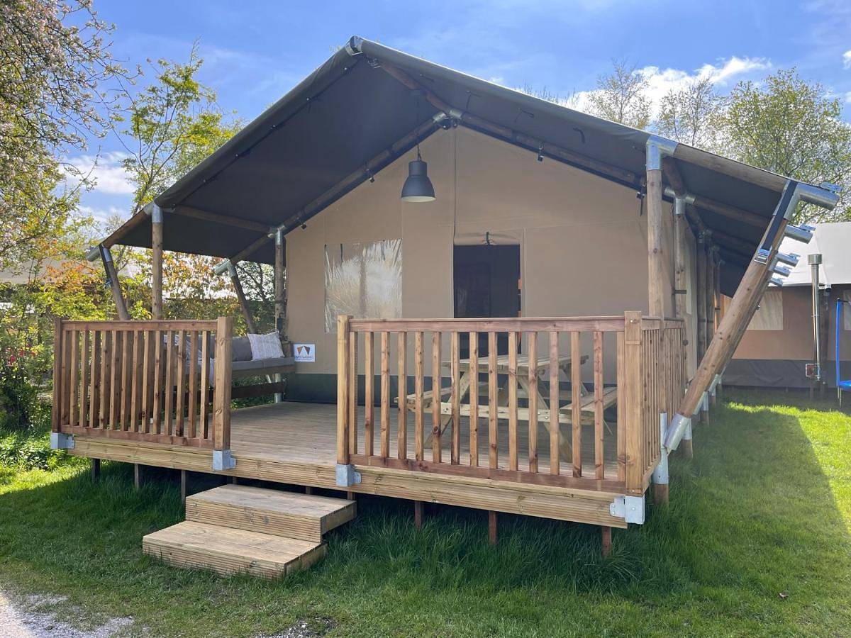 Safari Lodge Grou, luxe kamperen op een eiland! in Nationaal Park De Alde Feanen