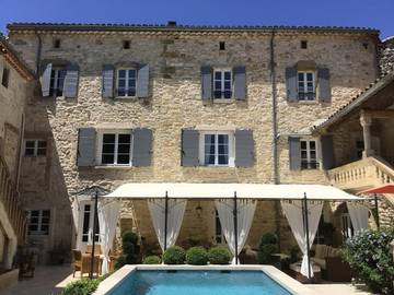 Chambre d’hôte pour 2 personnes, avec piscine ainsi que vue et terrasse à Castelnau-Valence