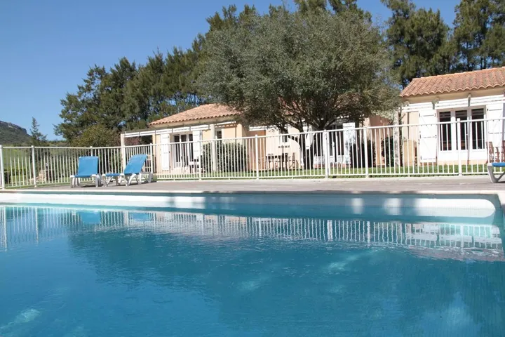 Villa für 5 Personen, mit Pool und Garten - 1