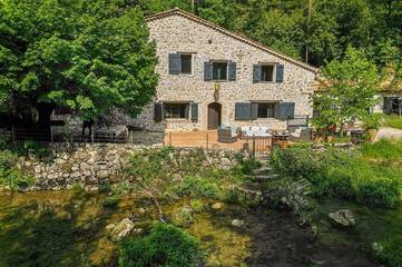 Gîte pour 8 personnes, avec jardin et terrasse à Saint-Vallier-de-Thiey