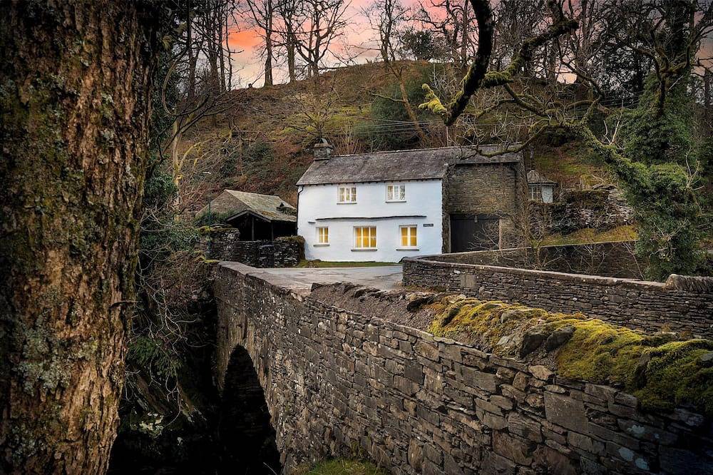 Bridge End Cottage, Elterwater in Elterwater, Lake District