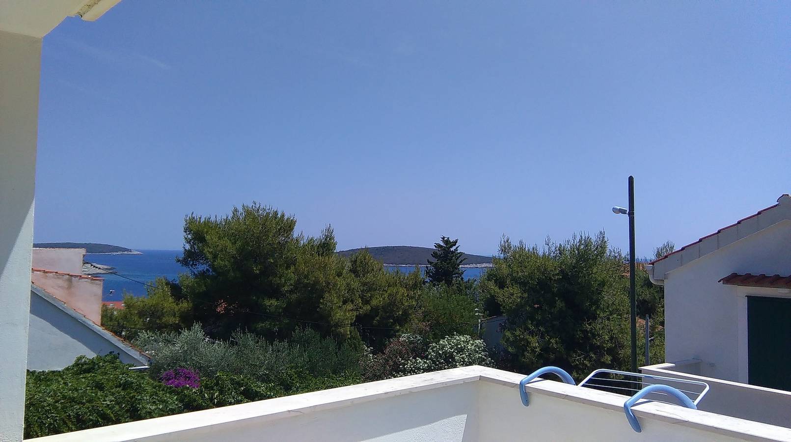 Ganze Wohnung, 2-Zimmer-Ferienwohnung mit Terrasse und Meerblick Rukavac, Vis A-13337-b in Rukavac, Split-Dalmatien