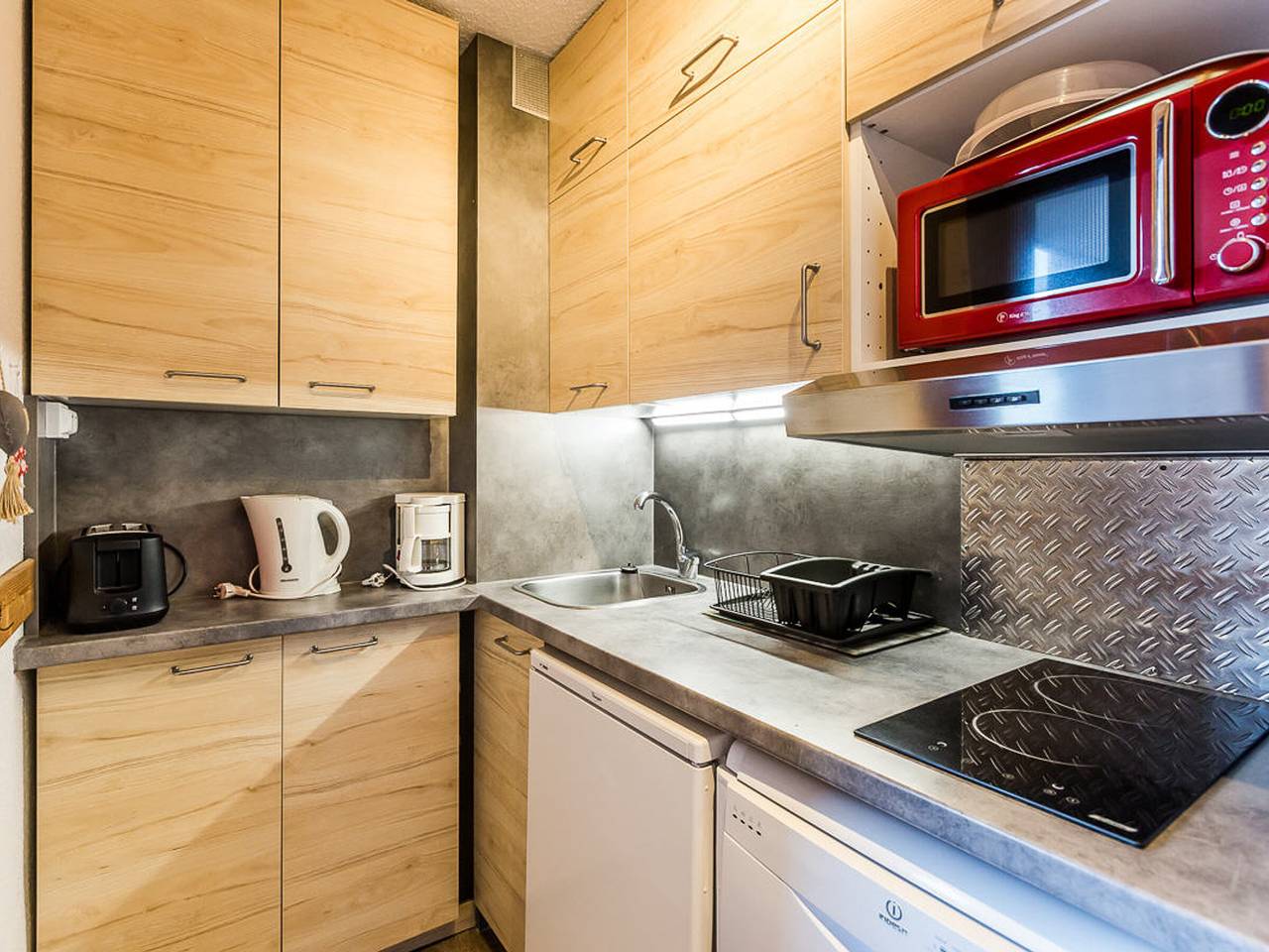 Entire apartment, Charming 2/3-room renovated apartment for 5, close to slopes and shops, free parking in Bellentre, La Plagne-Tarentaise