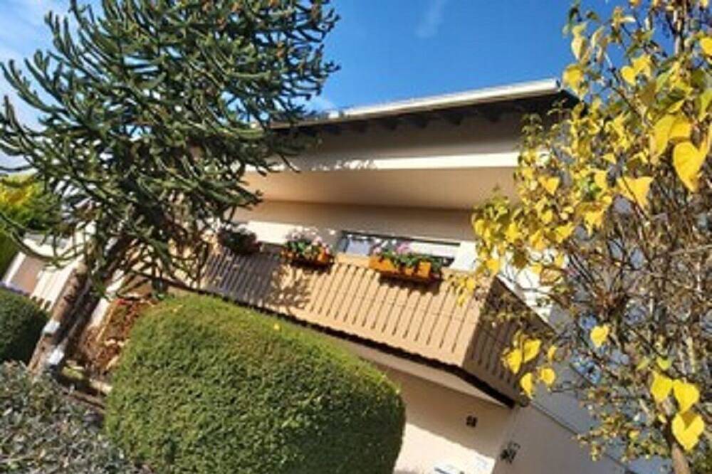 4 Sterne Ferienhaus  mit 2 Fewos: Wohnung  Zum Mensfelder Kopf im 1. Stock in Hünfelden, Landkreis Limburg-Weilburg