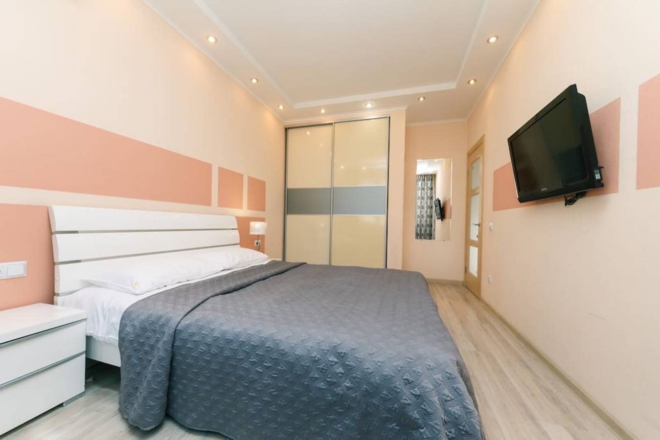 Entire holiday apartment, Two-room. 54 Khreshchatyk St. Centre of Kiev in Kyiv, Shevchenkivskyi district