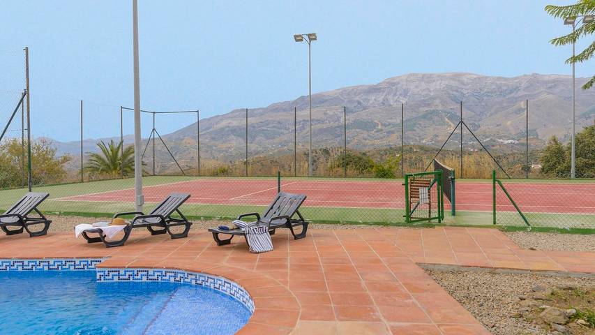 Finca for 8 people, with pool and balcony/terrace in Arenas