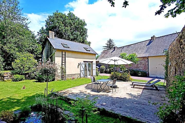 Gîte pour 2 personnes, avec Terrasse ainsi que Jardin et Vue à Montfort-sur-Meu - 2