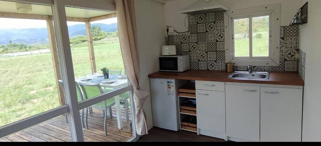 Camping pour 4 personnes, avec Terrasse ainsi que Jardin et Vue dans le Luberon