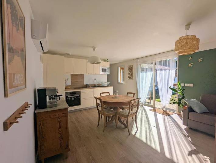 Location de vacances pour 6 personnes, avec vue ainsi que jardin et terrasse à Lesperon - 3