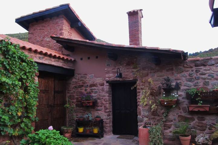 Schönes Haus zum Abschalten, einsamer und idyllischer Ort, viel Ruhe und Stille in Ezcaray, La Rioja Provinz