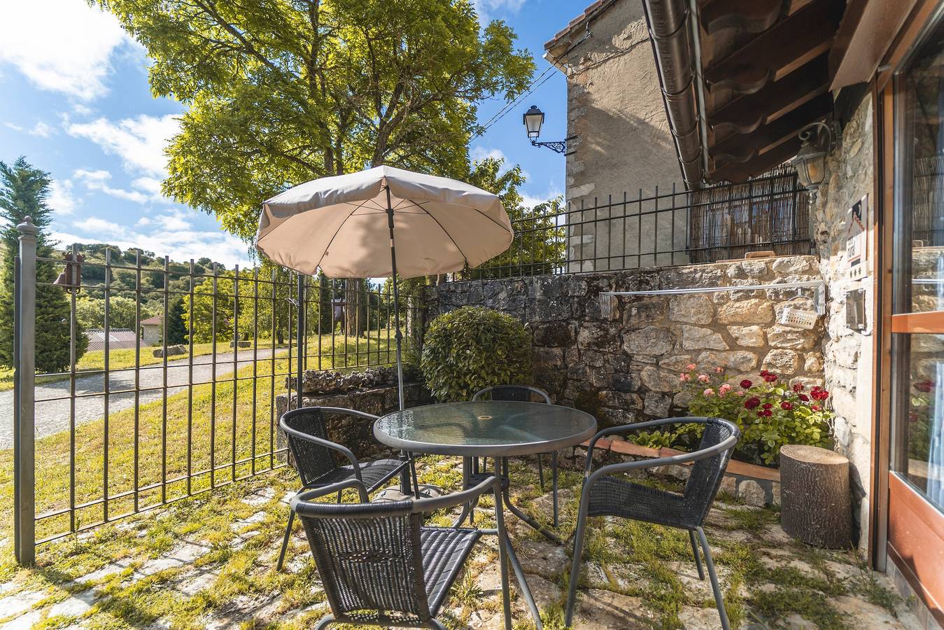 Landhuis 'Villamoronta' met uitzicht op de bergen, privéterras en Wifi, foto 15