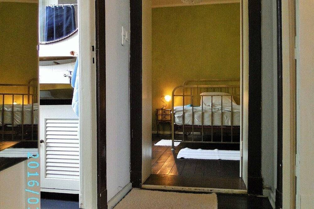 Ah, Villa West in grüner Berliner  Innenstadt,  wartet zeitweise auf liebe Gäste in Westend Berlin, Berlin