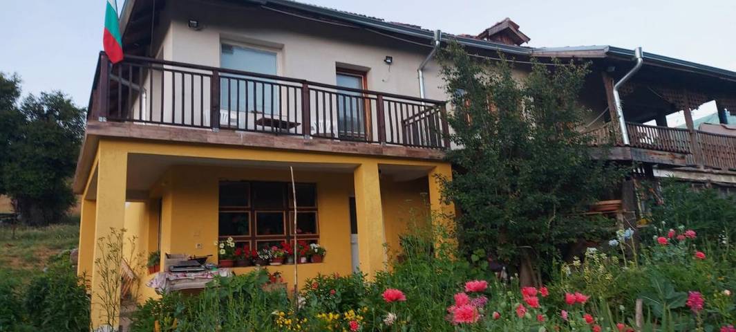 Casa rural para 2 personas, con jardín además de vistas y terraza, Se admiten mascotas en Bulgaria