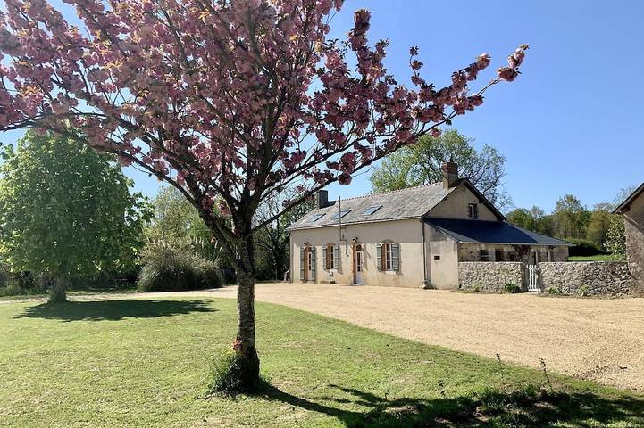 Agriturismo pour 14 personnes, avec jardin à Bécon-les-Granits
