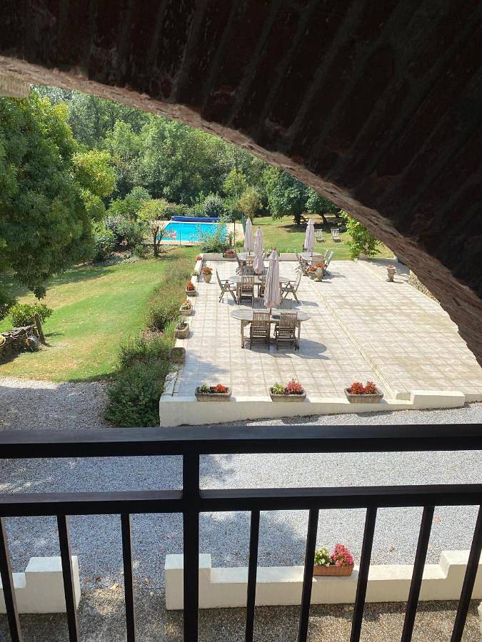 Location de vacances pour 6 personnes, avec vue et piscine ainsi que jardin et balcon, adapté aux familles à Cenne-Monestiés - 4