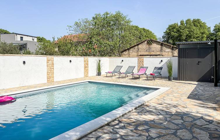 Ganze Ferienwohnung, Reizende 1-Zimmer-Wohnung mit Pool, WLAN und Parkplatz in Küstennähe in Donji Karin, Zadar