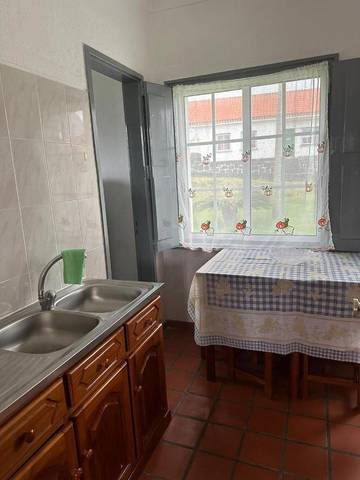 Location de vacances pour 5 personnes, avec vue sur le lac et vue ainsi que jardin et terrasse à Lajes das Flores