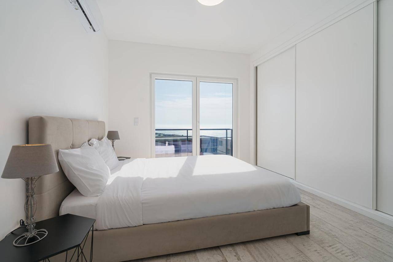 Villa with Sea View in Atalaia, Distrito de Lisboa