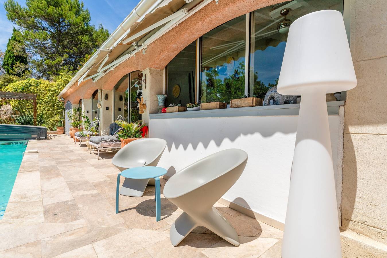 « Green Room » avec piscine partagée, Wi-Fi et climatisation in Bédoin, Parc naturel régional du Mont-Ventoux