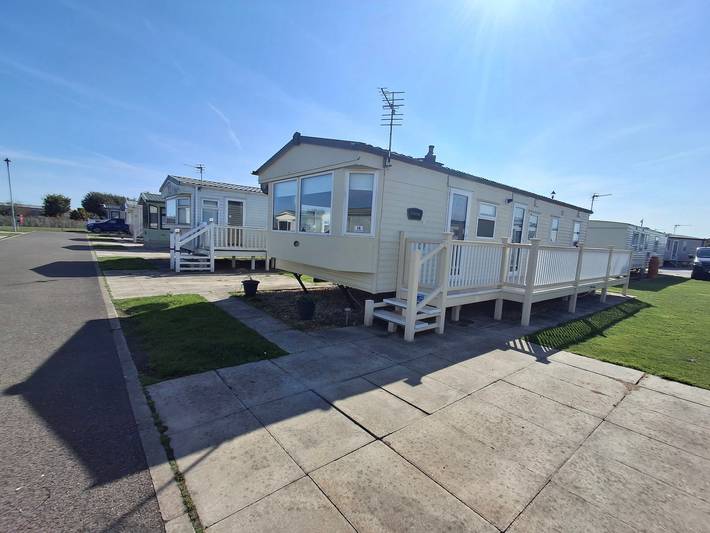 Chalet for 8 people, with balcony and pool in Chapel St. Leonards