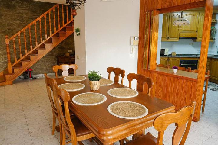 Apartamento para 6 personas, con Balcón además de Terraza y Vistas en Tremp