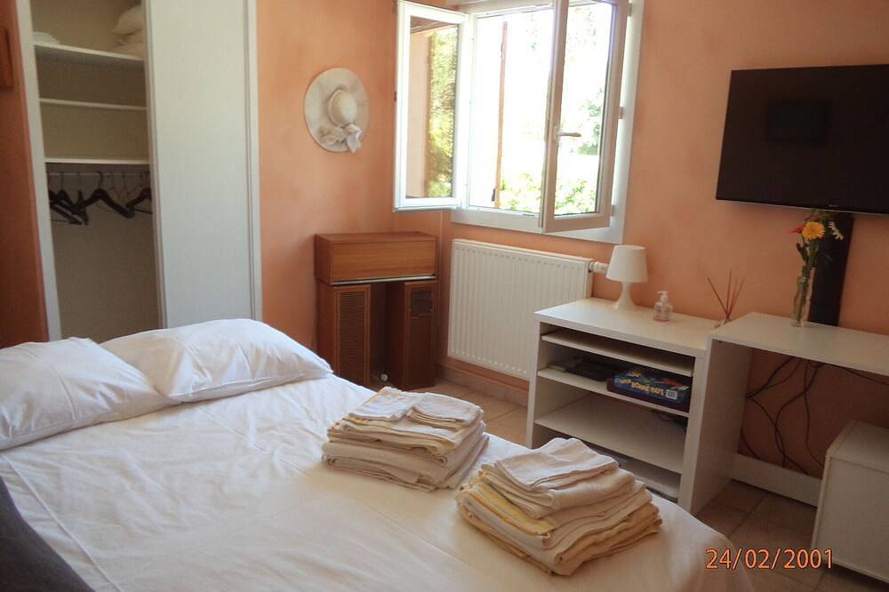 Maison 140m2. Avec jardin,piscine 3 chambres 1 salle de bain et 1 salle d’eau. in Peyrolles-en-Provence, Région d'Aix-en-Provence